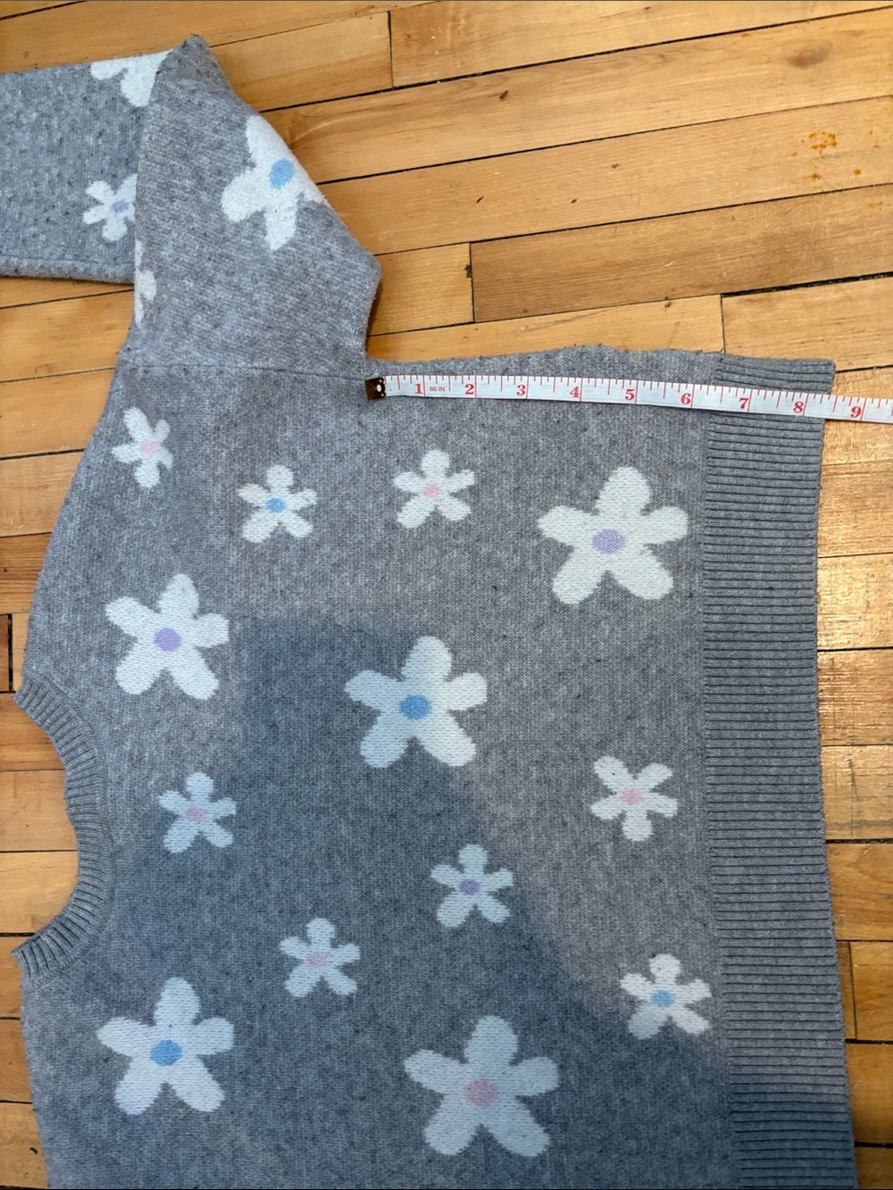 Design History Cropped Sweater - Picture 8 of 11